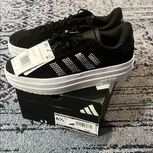 NIB NWT Adidas VL COURT BOLD J Black and White Platform with blitz stripes!